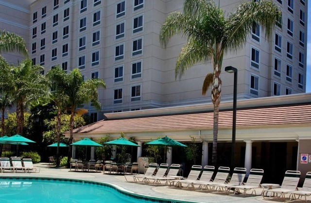 Make Your Trip More Enjoyable! 2 Comfortable Units, Near Disneyland Park!