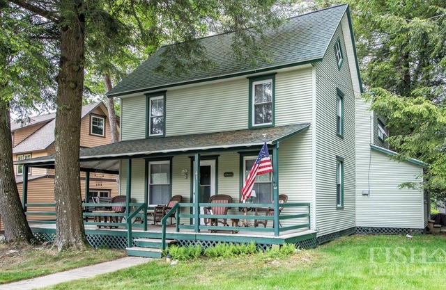 Make yourself at home at "Welch" Cottage in Eagles Mere.