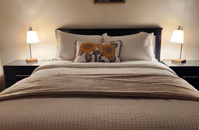 Make yourself at home in this cozy Vrbo (centrally located).