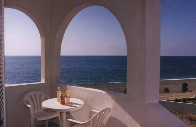 Makrigialos: big family apartment, 2 bedrooms, sea views, WiFi