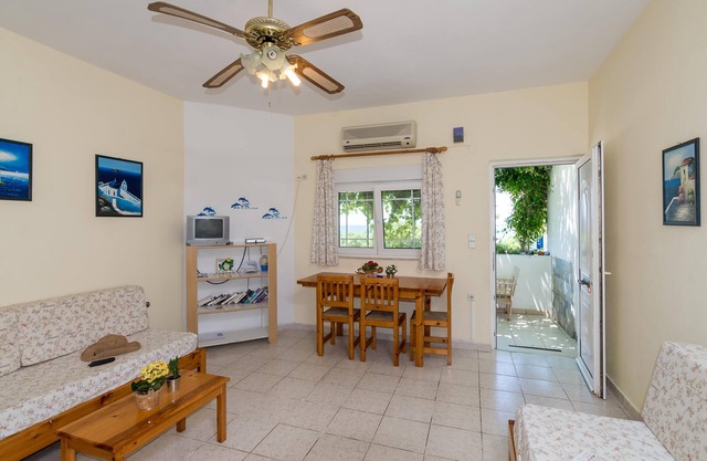 Makrigialos: Ikaros apartment with 1bedroom and a living-room by the sea