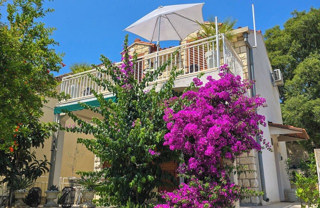 Mala Kuća - cozy seaside house with air conditioning!