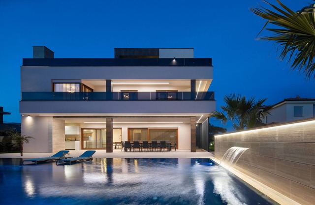 Malibu Royal - One-of-a-kind luxury villa with swimming pool, gym and gameroom.