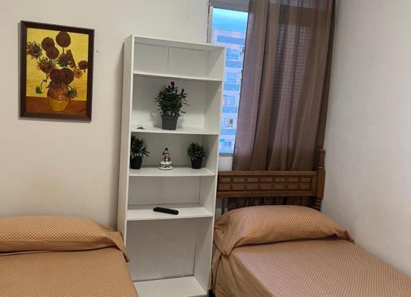 Malvarrosa habitación cómoda y sencilla cerca de la playa