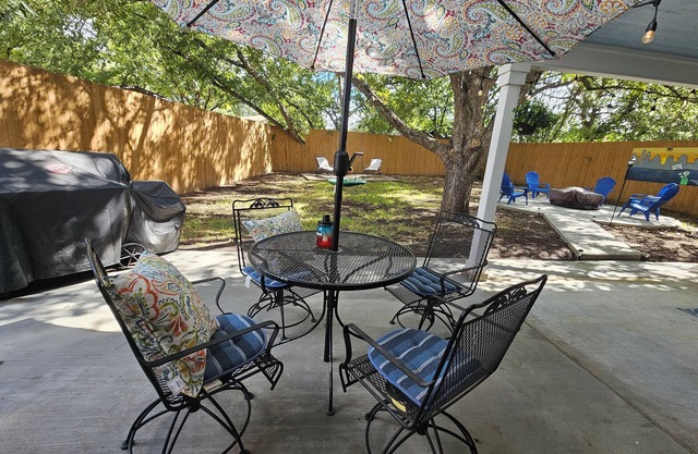 ⭐️⭐️ MANCHESTER HOUSE - SPA for 7 - PRIVATE BACKYARD - JUST LIKE HOME⭐️⭐️