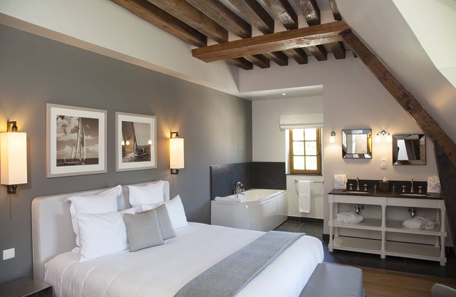 Manoir de Surville