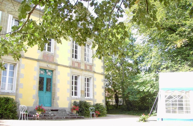 Manor house with shared pool and garden