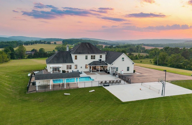 Mansion with Pool, Hot Tub, Game Room, Sleeps 30+