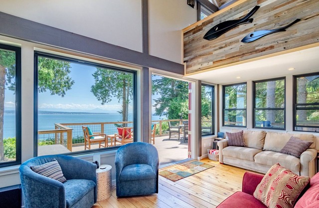 Maple Cove Hideaway - Ocean Front Cabin - Close To Langley!