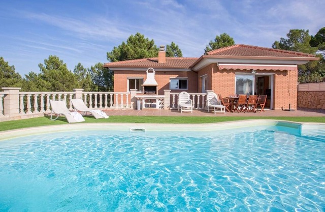 (Marian) Villa with pool for 6.