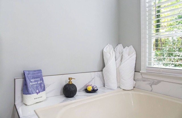 Marietta's Little Hideaway, with/cinema & game room