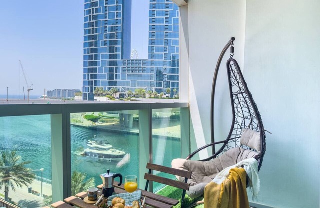 Marina View Stay w/Rooftop Pool, Near JBR Beach