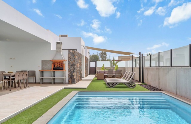 Mariposas Lajares 4, Villa Moderna Tranquila y Espaciosa, Para Familias y Amigos