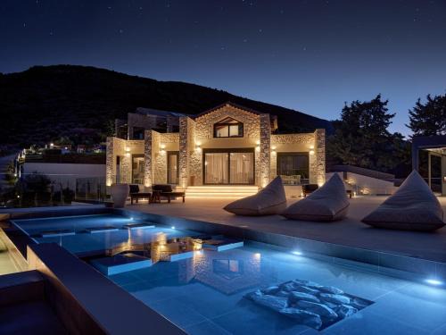 Marisia Luxury Villa, An Acre of Endless Blue