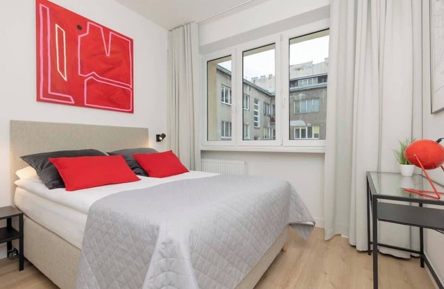 #Marszalkowska 83 | 3-Bedroom Apartment | Balcony