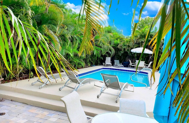 Marvelous! PRIVATE Suite, HeatedPool 5min to Beach, Stadum, PGA