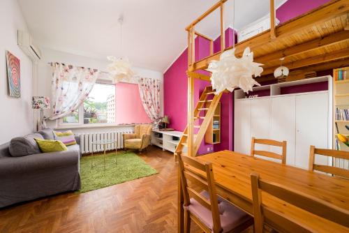Marymont Apartment with Mezzanine by BookingHost