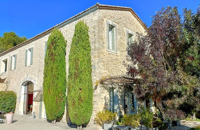 MAS 10 PEOPLE - 5 BEDROOMS - 5 BATHROOMS LA COUR DES SENS