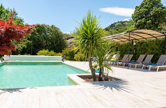 Mas de Murs - A beautiful 5 bedroom house in the heart of the Luberon.