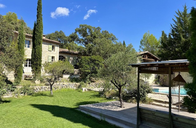 Mas Familial Face au Pic Saint Loup Avec Piscine Chauffée et Jacuzzi Extérieur