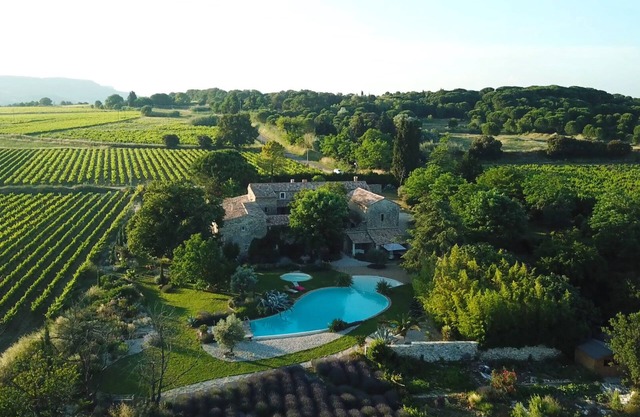 MAS PROVENÇAL upscale 5 * for 19 pers. very large pool prox AVIGNON