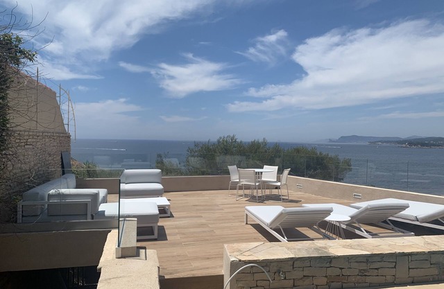 Mas provençal- 180° sea view with swimming pool
