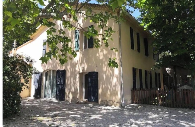 Mas Provençal swimming pool near Cassis Aix Marseille sleeps 14