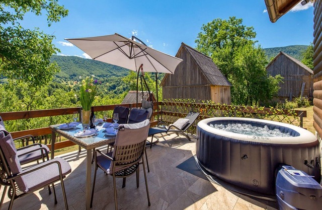 Matan House - Two Bedroom Holiday Home with Hot Tub