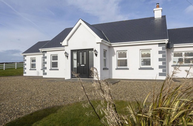 Matthews Cottage Doonbeg by Interhome