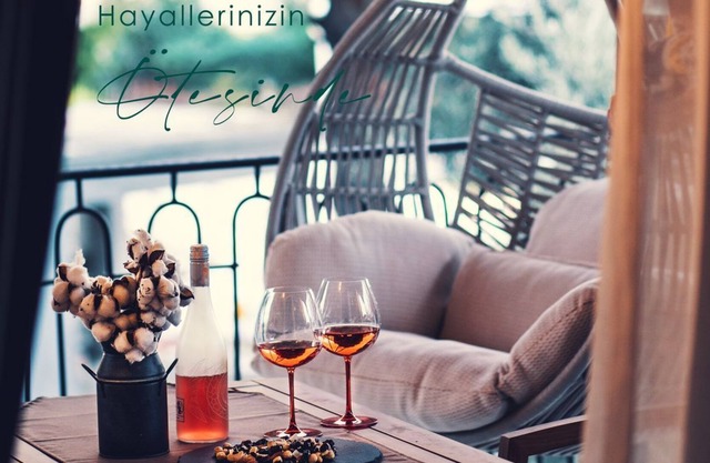 Mavi bayraklı koyda denize sıfır lüks suit