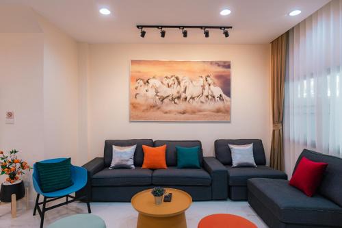 Max 20 People, 3 min walk to BTS & 10 min to Thonglor, Em District, Terminal 21