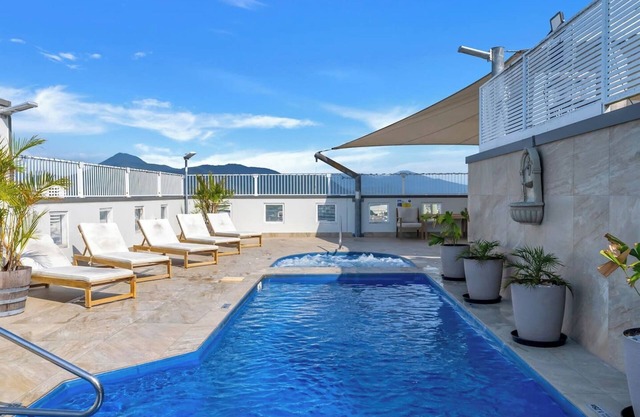 McLeod Escape Central Base by Markets and Waterfront