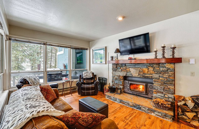 Meadow Creek Golf Resort Condo: Skiing & Lake Life