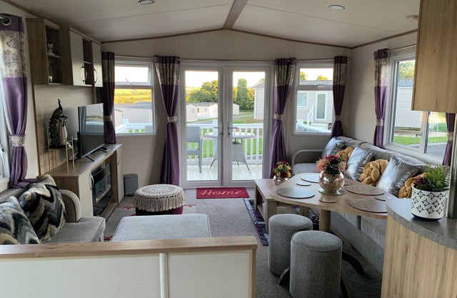 Meadow Lakes Near St Austell With Beaches & Attractions, Family Friendly Stay