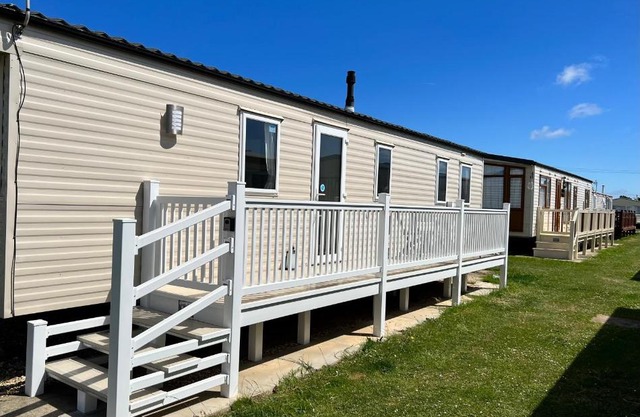 Meadow View Golden Palm Resort