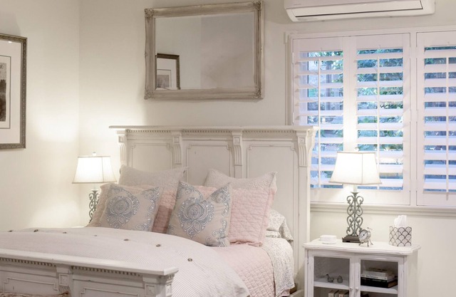 Meadowlark Cottage- your peaceful, romantic experience in Temecula Wine Country