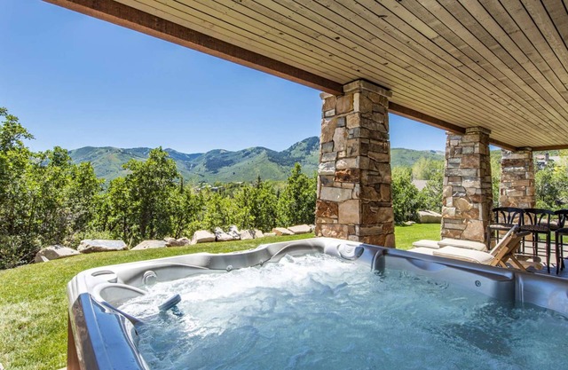 Meadows Mountain by AvantStay | Amazing Views | Pinball & Billiard Room