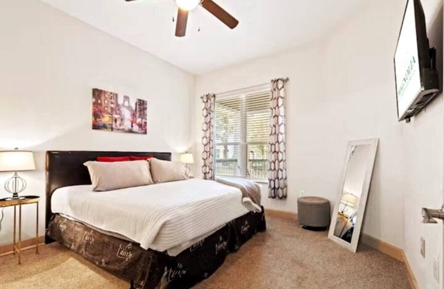 Med Center and MD Anderson 1 mile | Pool | Gym