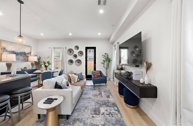 Med Center Retreat Near Downtown | Games WiFi Desk