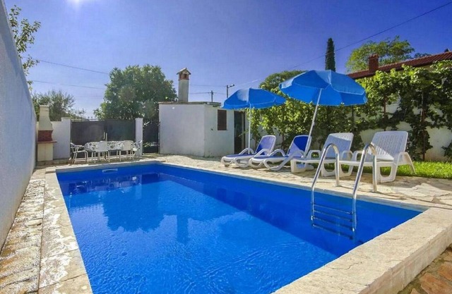 Mediterranean and dog-friendly finca with private pool, barbecue area, washing machine, WiFi
