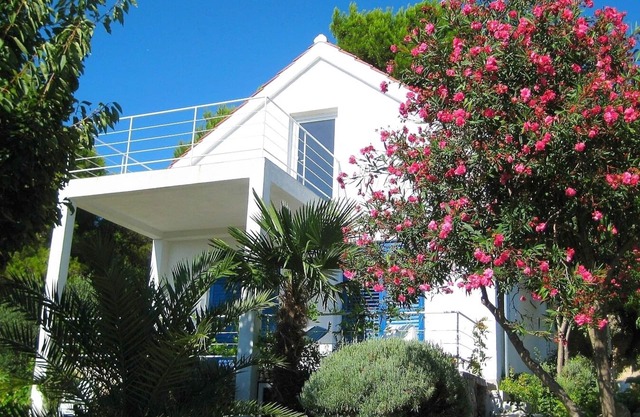 Mediterranean Beach House On Prvic Island Near Šibenik