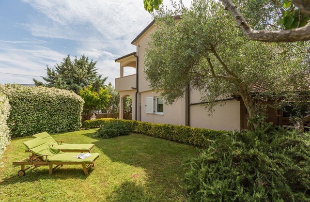 Mediterranean holiday home with sun loungers, parasol, private garden, barbecue, air-conditioned bedrooms