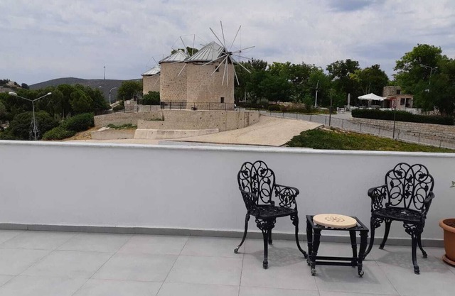 Mediterranean Style Rooftop Apartment For Families at the Alaçatı Center