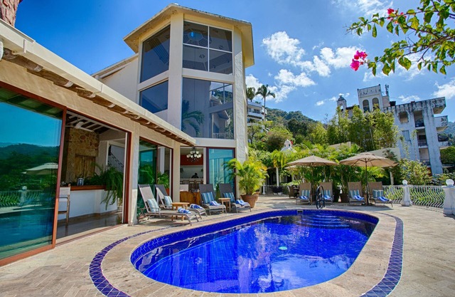 MEJOR PUESTA DEL SOL VILLA PRIVADA CON PISCINA JACUZZI Y PERSONAL AVENTURA