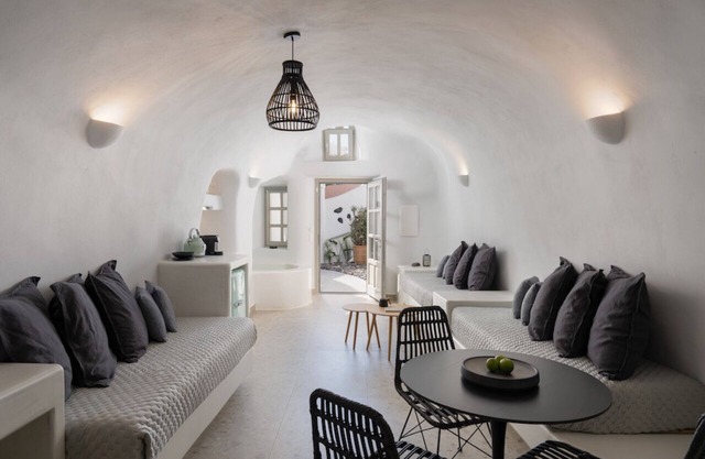 Meliti Cave Suite