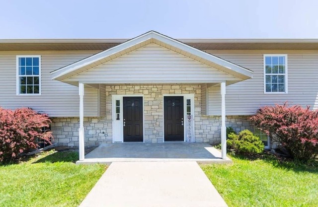 Memorial Field Lodge - 4 Bd Townhome by IU Sports