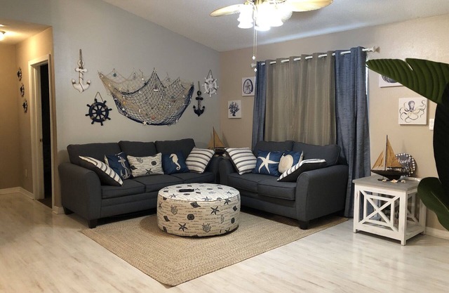 Mental Health Getaway W/Large Private Backyard/Fire Pits Gas & Wood!
