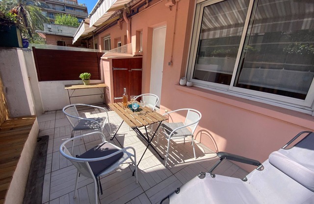 MENTON, 2 STEPS FROM THE SEA, CITY CENTER, STUDIO 2 ROOMS, QUALITY BENEFITS