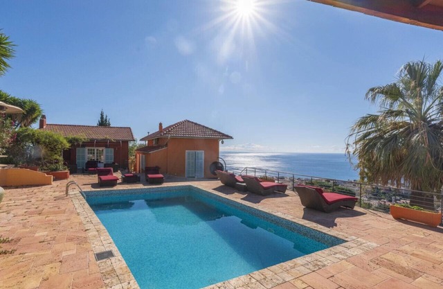 Menton - Piscine Vue mer Suite privée