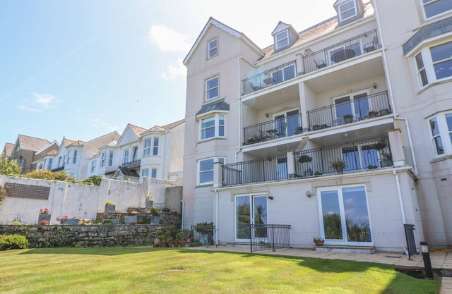 MERIDIAN, family friendly, country holiday cottage in Carbis Bay